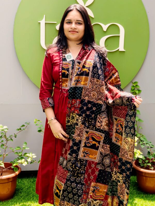 LT 8 GAJRI KURTHI  SET