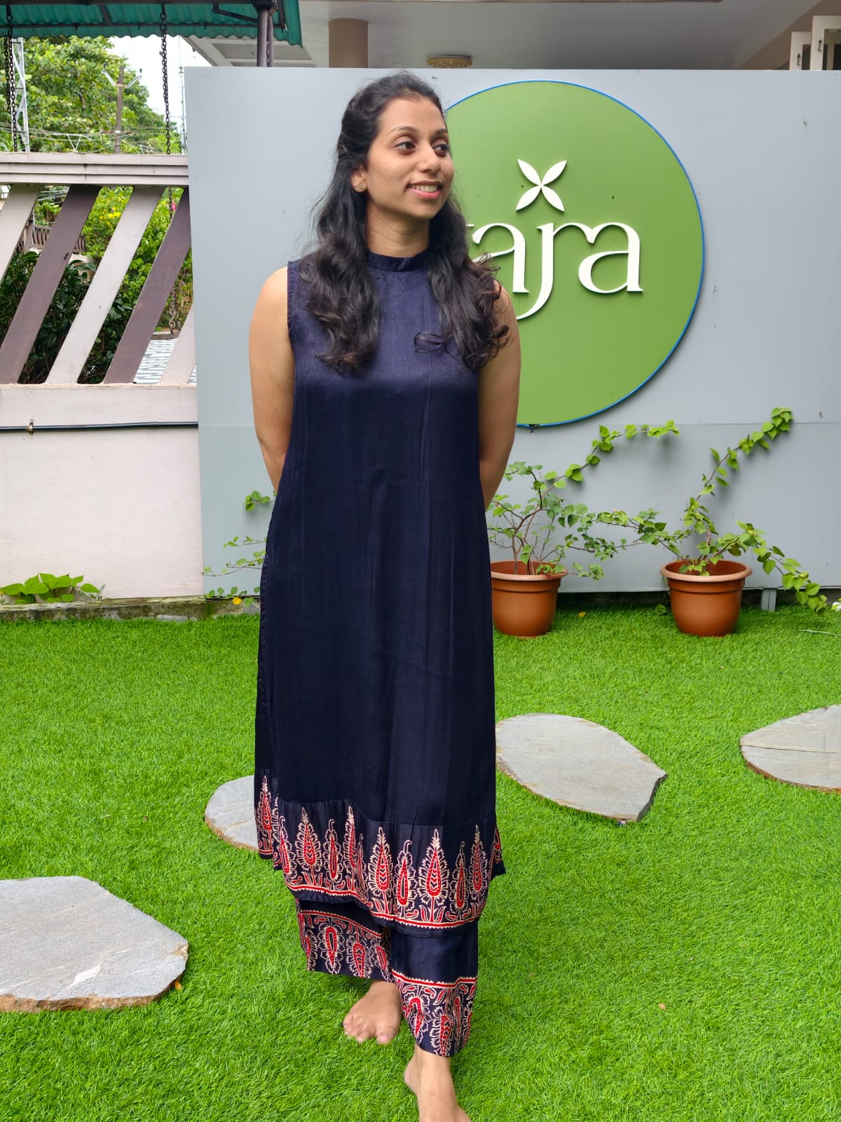 LT11 SLEEVELESS KURTHI SET